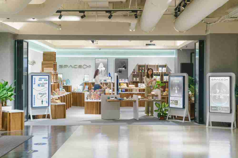 OBPay打造永续选物商店，，，，展示社企及社创商品，，，，结合创利空间所开发的智能零售系统，，，整合多元产品信息，，，，让无人商店扮演公益行动的推手